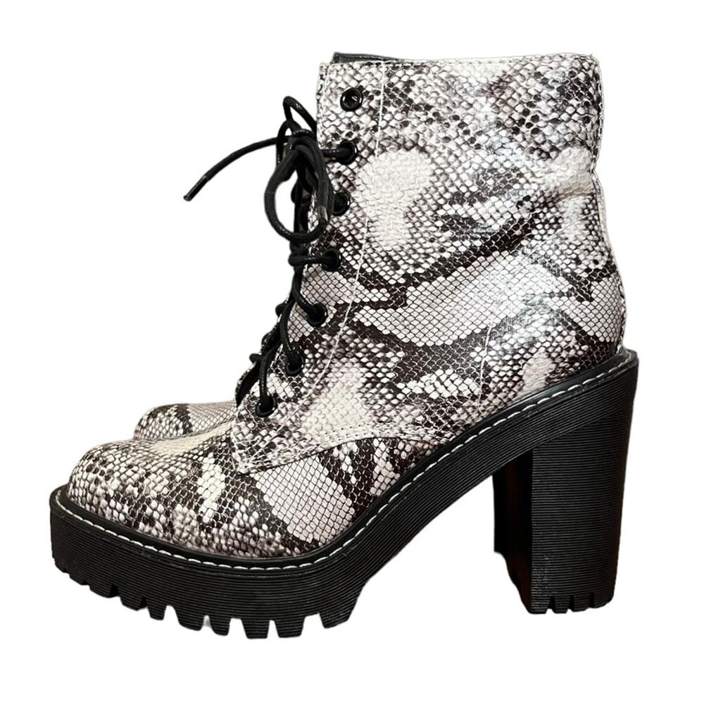 Madden Girl Archiee Snake Print Black Heeled Combat Boots Lace Up Chunky Size 8